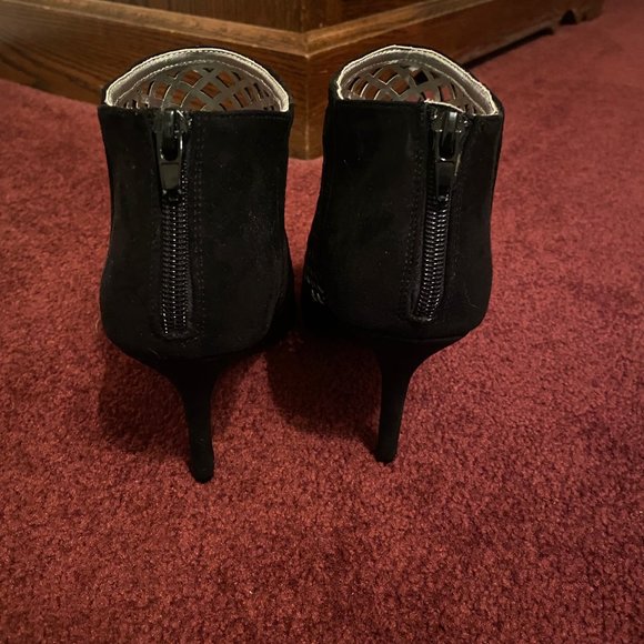 Rampage Laser Cut Out Shoes - Picture 4 of 4